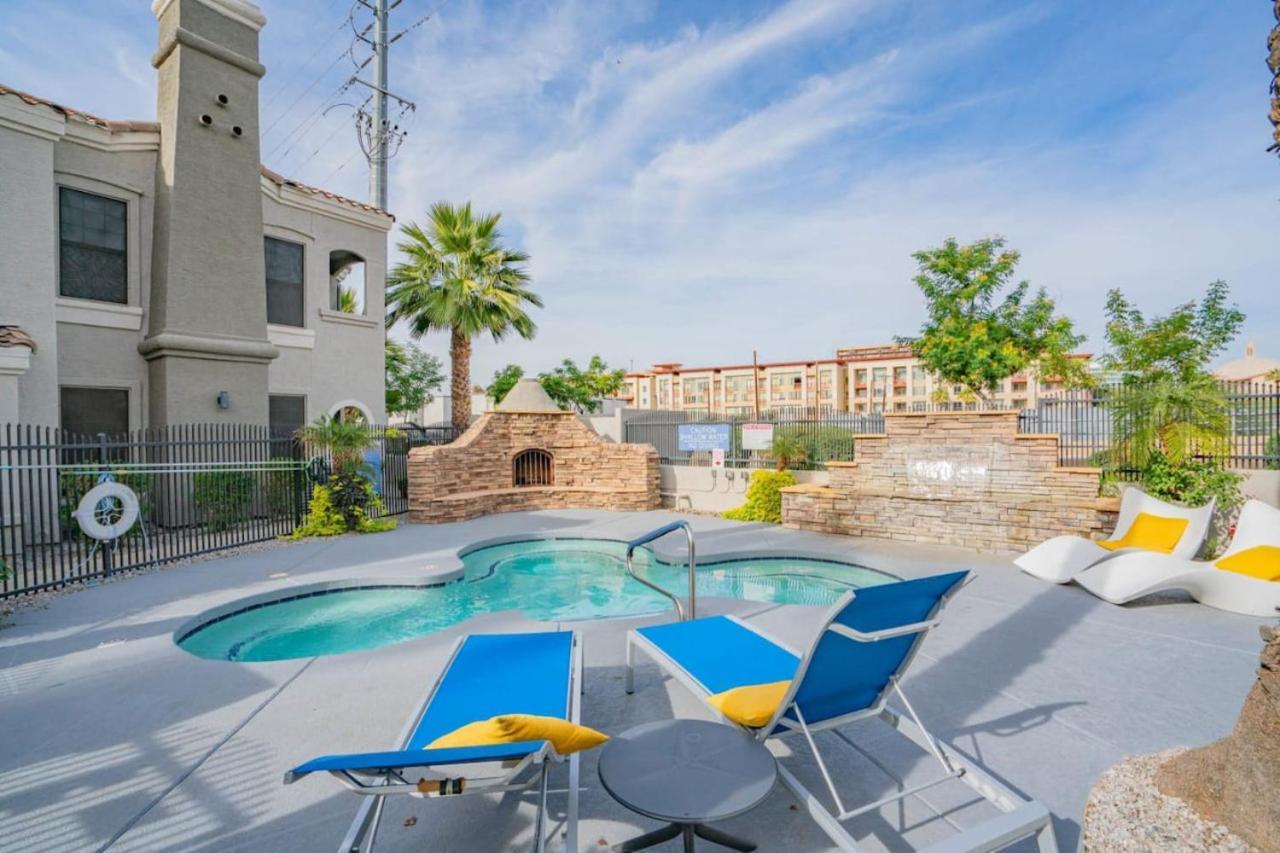Posh 2Bd - Midtown - Gym, Pool, W-D, Parking - Sleeps 8 Apartment Phoenix Exterior photo