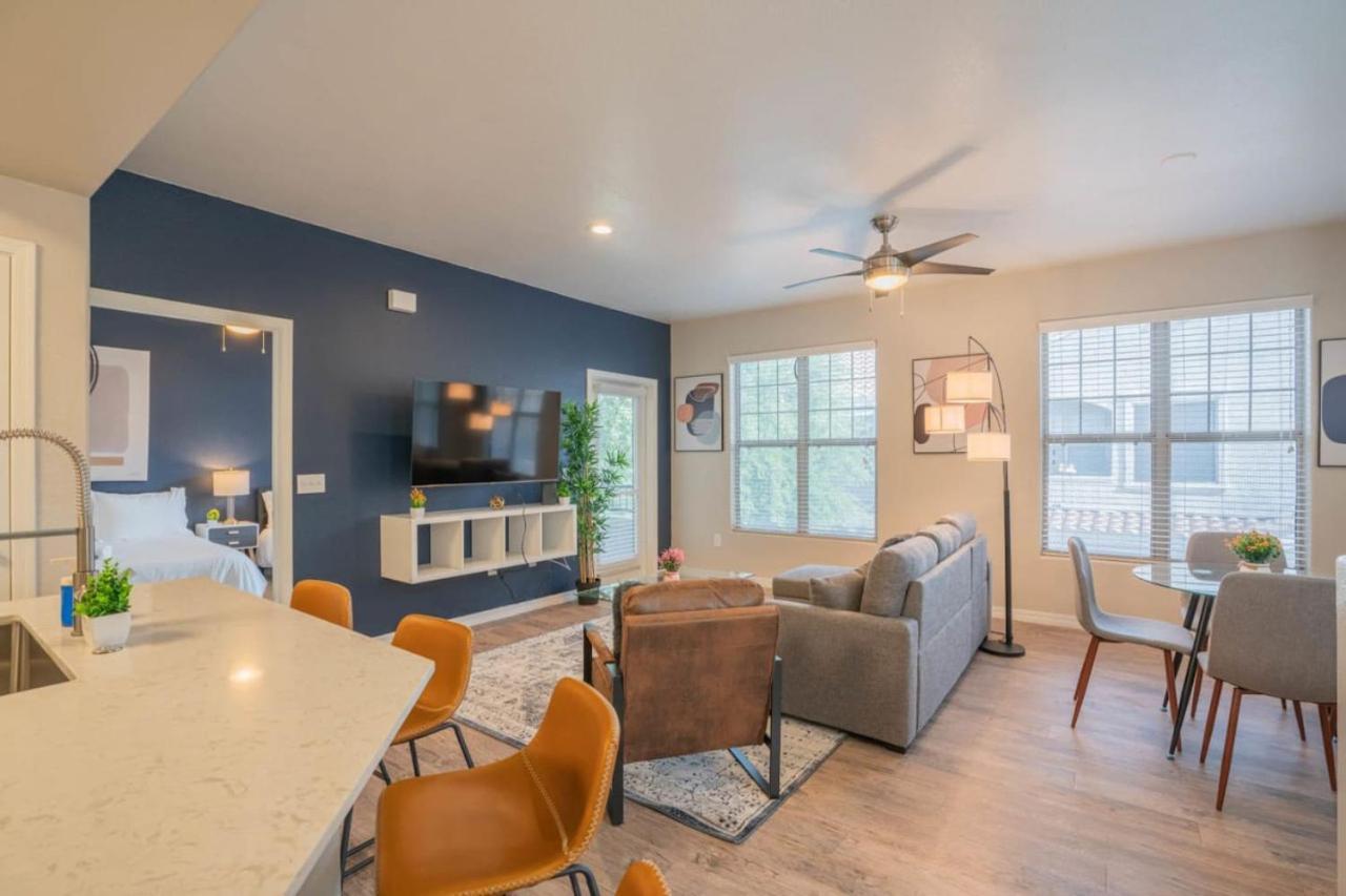 Posh 2Bd - Midtown - Gym, Pool, W-D, Parking - Sleeps 8 Apartment Phoenix Exterior photo